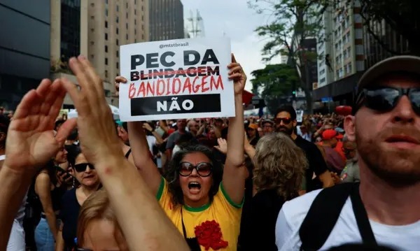 Senado Enterra PEC da Blindagem: Em Derrota Histórica para a Câmara, CCJ Rejeita Proposta por Unanimidade