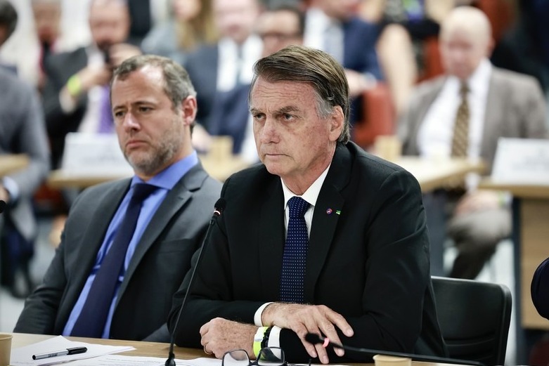 Começa o Julgamento de Bolsonaro no STF: Ex-Presidente e Cúpula do Governo São Réus por Trama Golpista