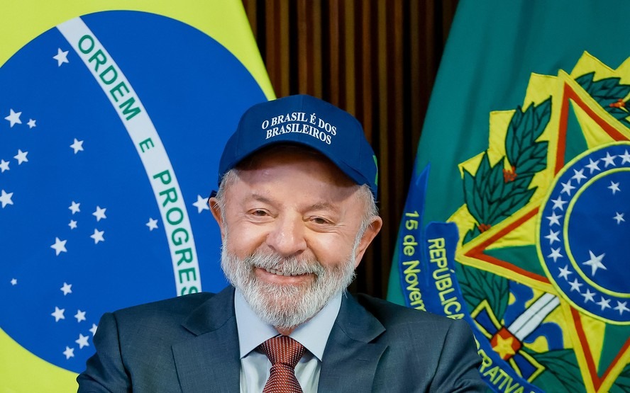 Em Reunião Ministerial, Lula Lança Novo Slogan, Critica Trump e Pressiona por Apoio do Centrão com Olho em 2026