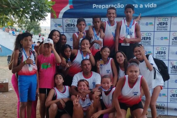 Escola Municipal Nicolau Boscardin é campeã no atletismo feminino da etapa regional dos Jogos Escolares de Pernambuco