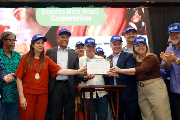 Estado lança cinco editais de apoio aos pequenos produtores da Bahia durante Encontro Nacional de Cooperativas da Agricultura Familiar