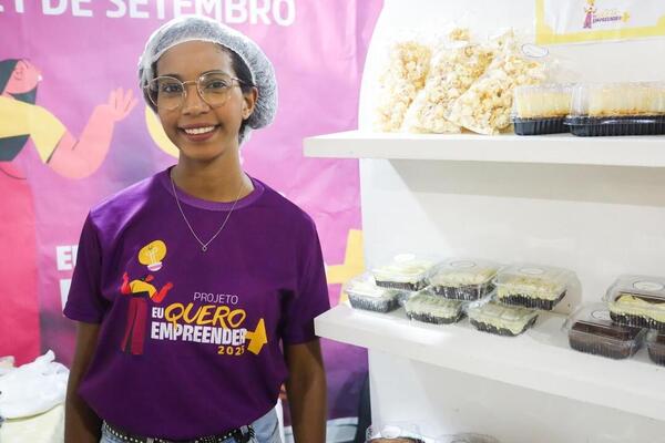 Estudantes da Educação de Jovens e Adultos de Petrolina organizam feira e mostram muita criatividade e inovação