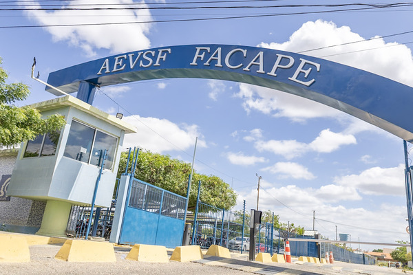 Facape abre inscrições para concurso público com 51 vagas para professores e salários de até R$ 16 mil