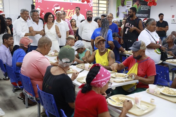 Governador participa do Natal Mais Social com cardápio especial no Restaurante Popular da Liberdade