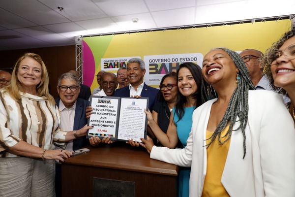 Governo da Bahia assina acordo relativo ao piso do magistério