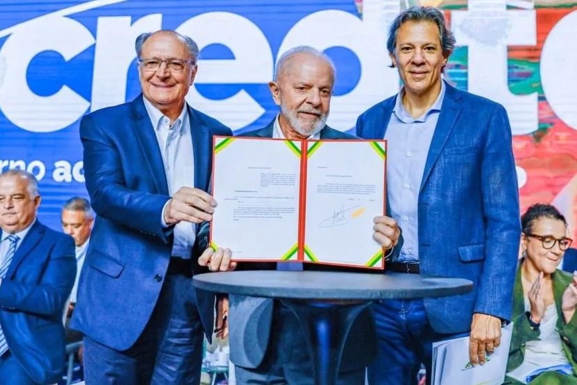 Em Meio a 'Tarifaço' de Trump, Lula Sanciona Lei e Cria o Programa Acredita Exportação para Fortalecer Pequenas Empresas