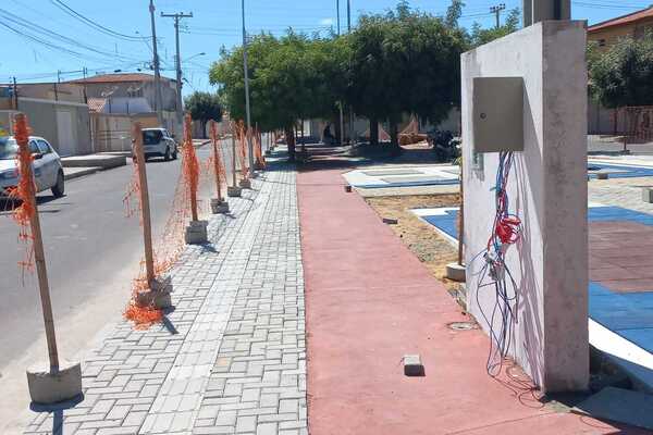 Praça do bairro Jardim Maravilha é alvo de vandalismo em Petrolina