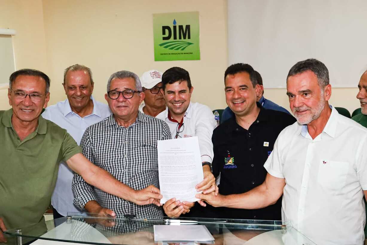 Prefeito de Juazeiro comemora financiamento que vai garantir usina fotovoltaica no Projeto Maniçoba e reduzir custos de produção no distrito