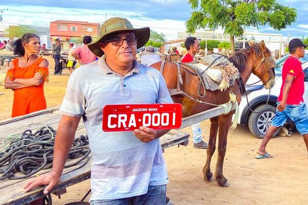Prefeitura de Juazeiro inicia emplacamento de carroças com o Projeto Carroceiro Legal