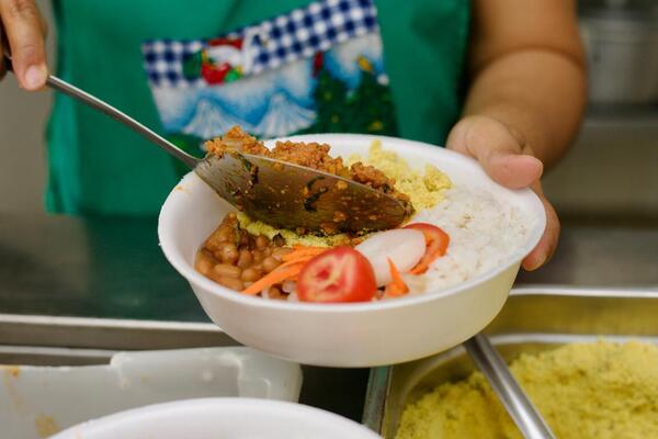 Restaurante Popular de Juazeiro oferece mais de 50 mil refeições no primeiro semestre de 2025 e reforça ações de combate à fome