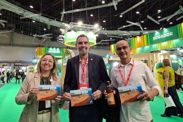 Prefeito Anisio Viana é o único representante da Bahia na maior feira de fruticultura do mundo