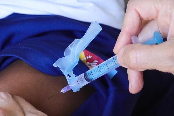 Vacinação nas escolas municipais de Petrolina já aplicou cerca de 900 doses de imunizantes  