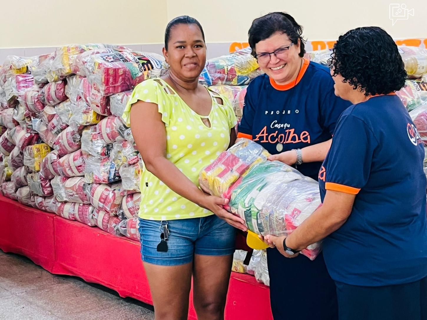 Juazeiro Sem Fome entrega 100 cestas básicas a famílias atendidas pela Casa Dom José Rodrigues, na Piranga