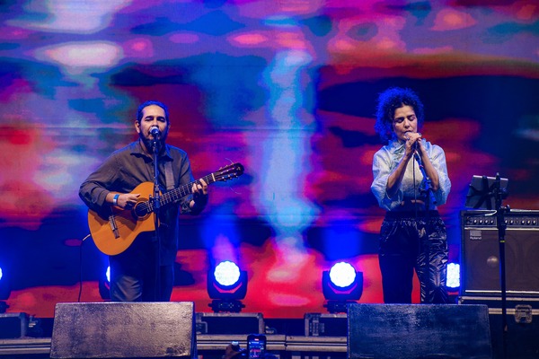 Maior feira literária do Nordeste: segundo dia do Juá Literária bate R$ 2,5 milhões em livros adquiridos e emociona com shows de Letícia Sabatella e Juliano Holanda, Gira Mundo e Raimundinho do Acordeon