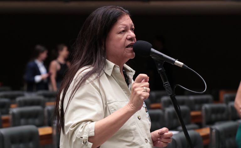 Câmara dos Deputados aprova piso de R$ 5,5 mil para assistentes sociais; proposta segue para o Senado