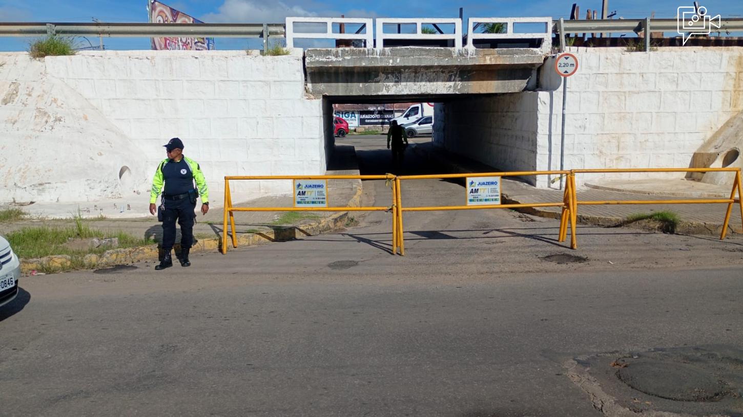 De forma emergencial, Prefeitura de Juazeiro interdita novamente pontilhão próximo à antiga AABB devido à manutenção na Avenida Raul Alves