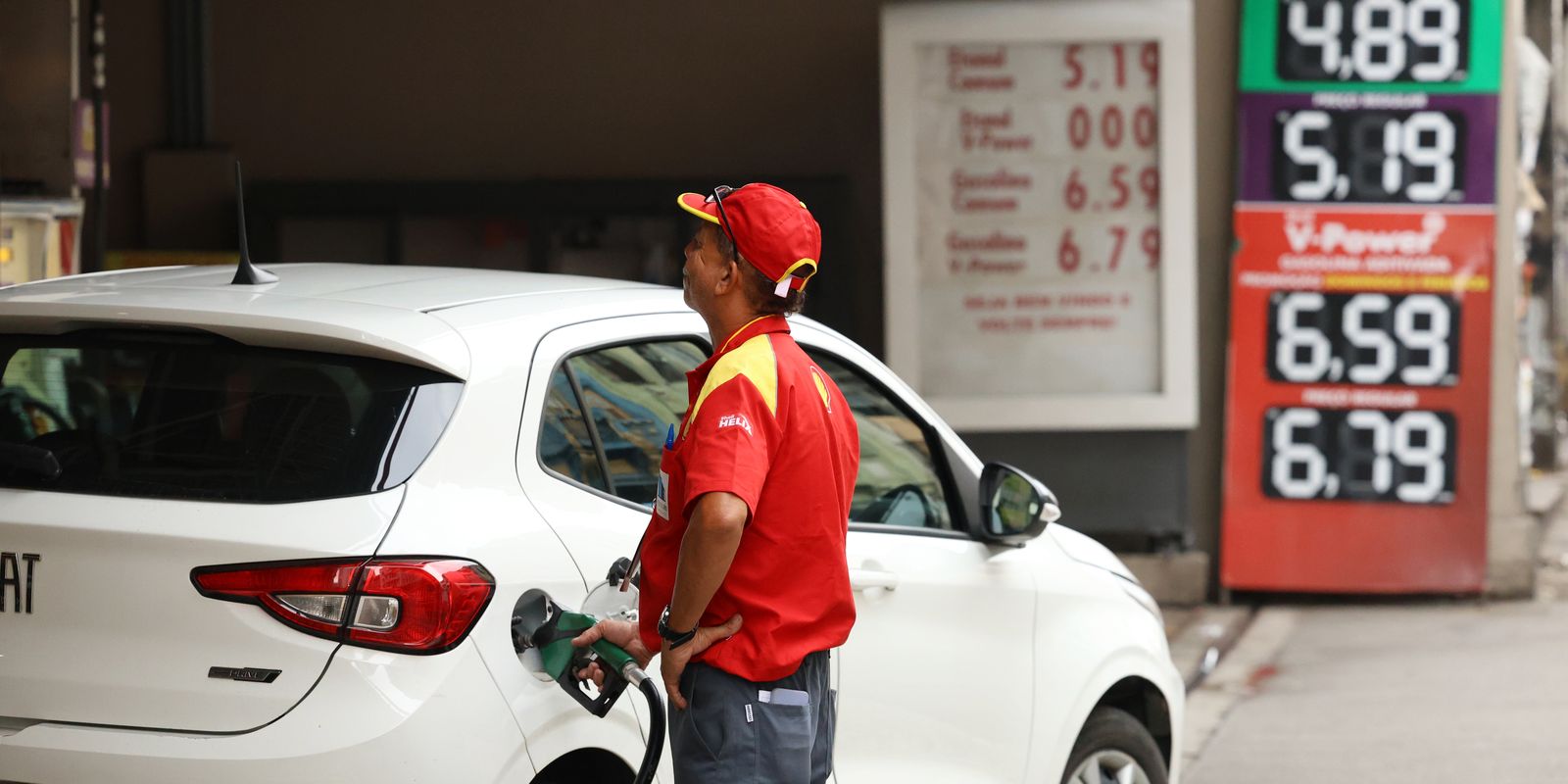 Governo planeja usar arrecadação extra de petróleo para desonerar combustíveis