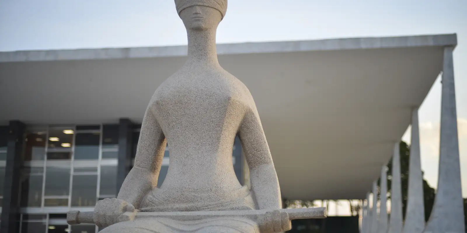 Associações de magistrados solicitam ao STF adiamento da aplicação de novas regras para penduricalhos