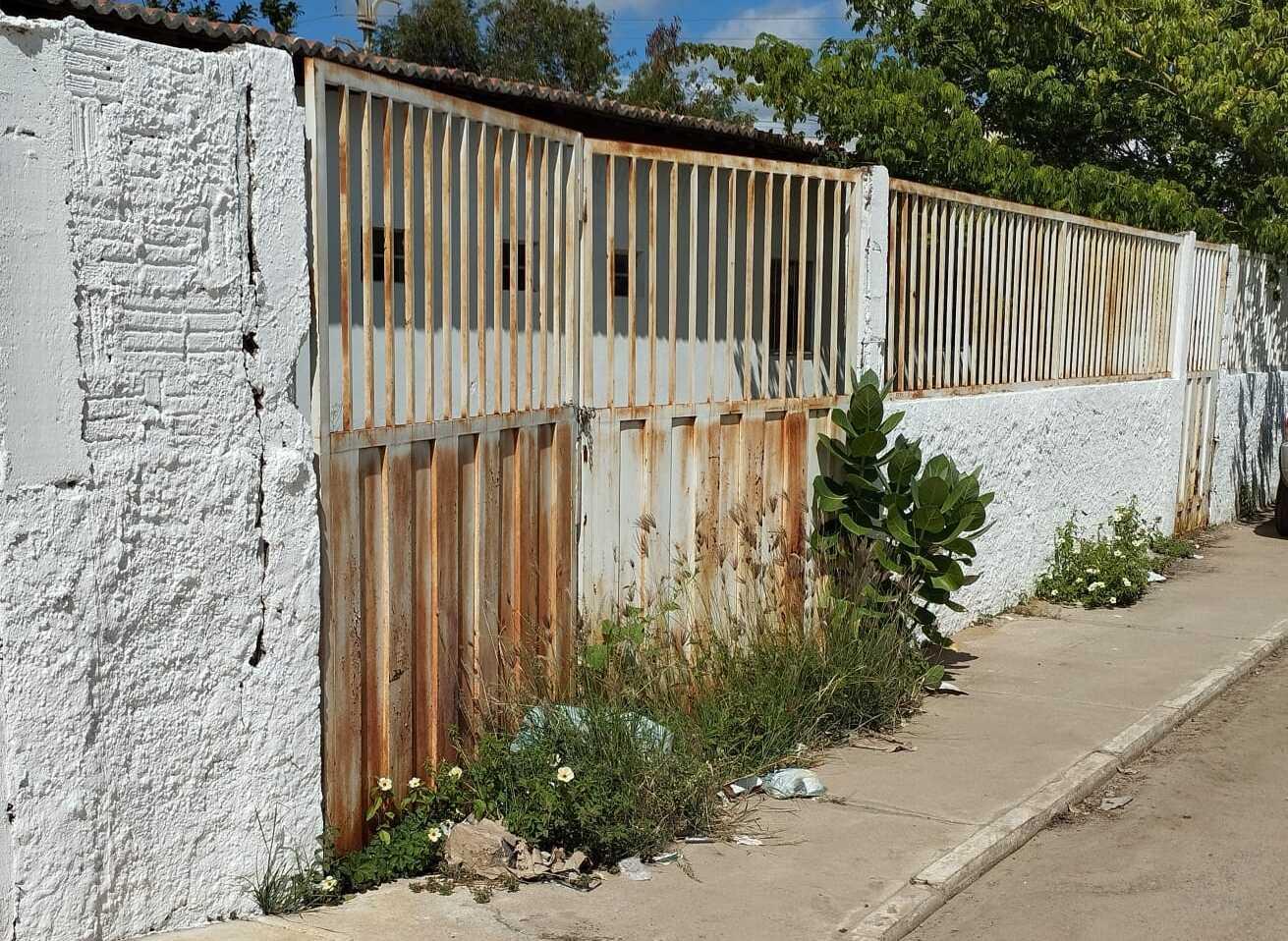 Abandono e descaso com imóvel público