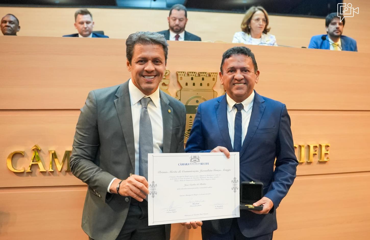 Jornalista Carlos Britto é homenageado no Recife com o Prêmio Graça Araújo de Comunicação
