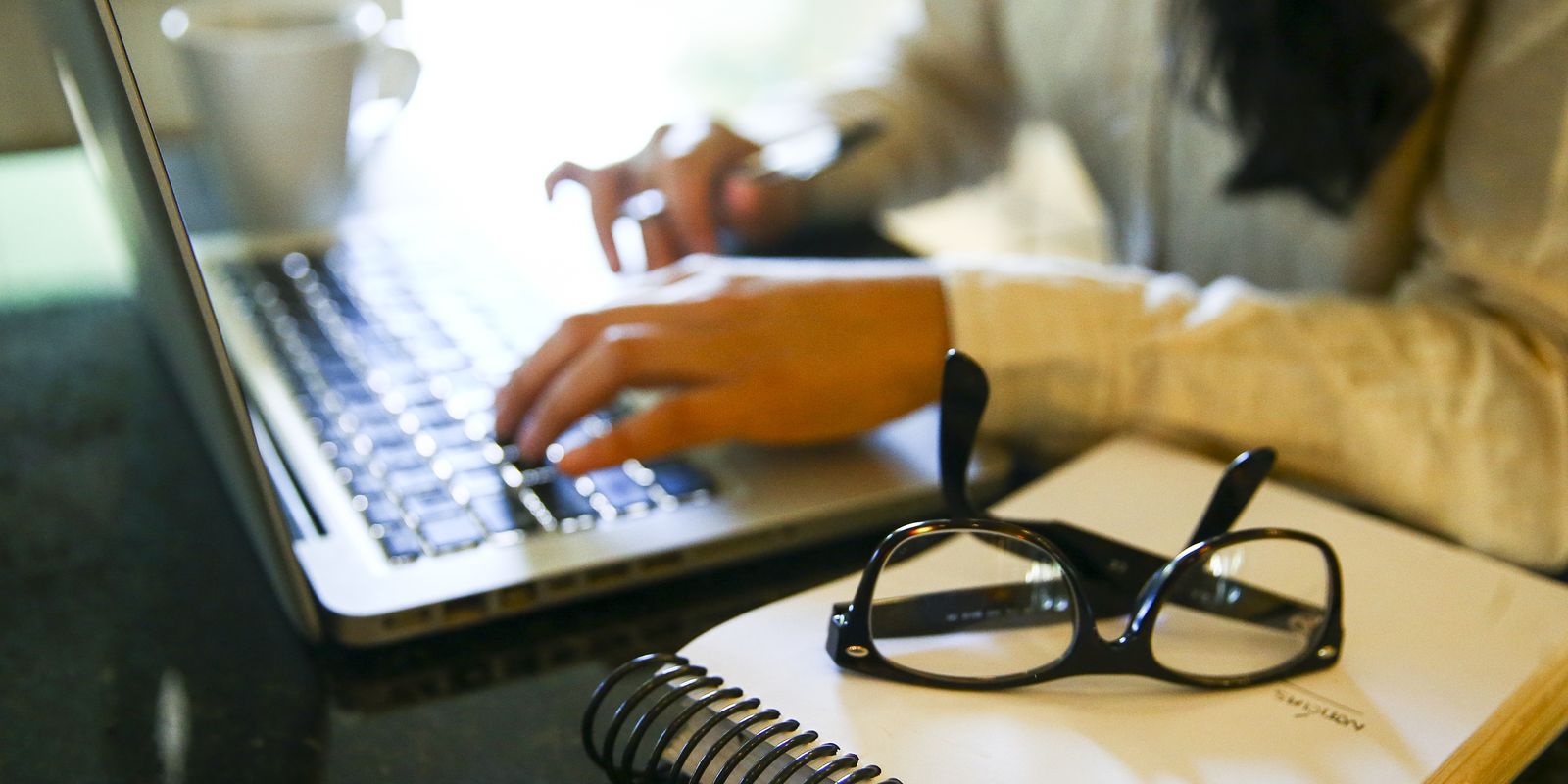 ONU Mulheres destaca escalada da violência online contra mulheres jornalistas