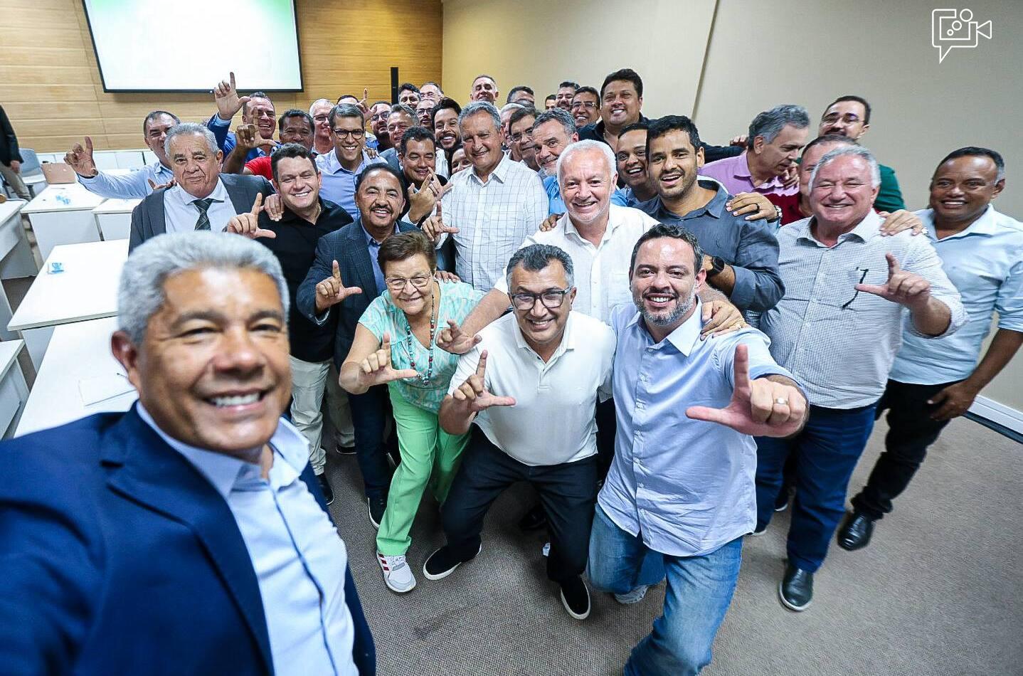 Prefeitos do Norte da Bahia consolidam apoio a lideranças políticas do grupo governista