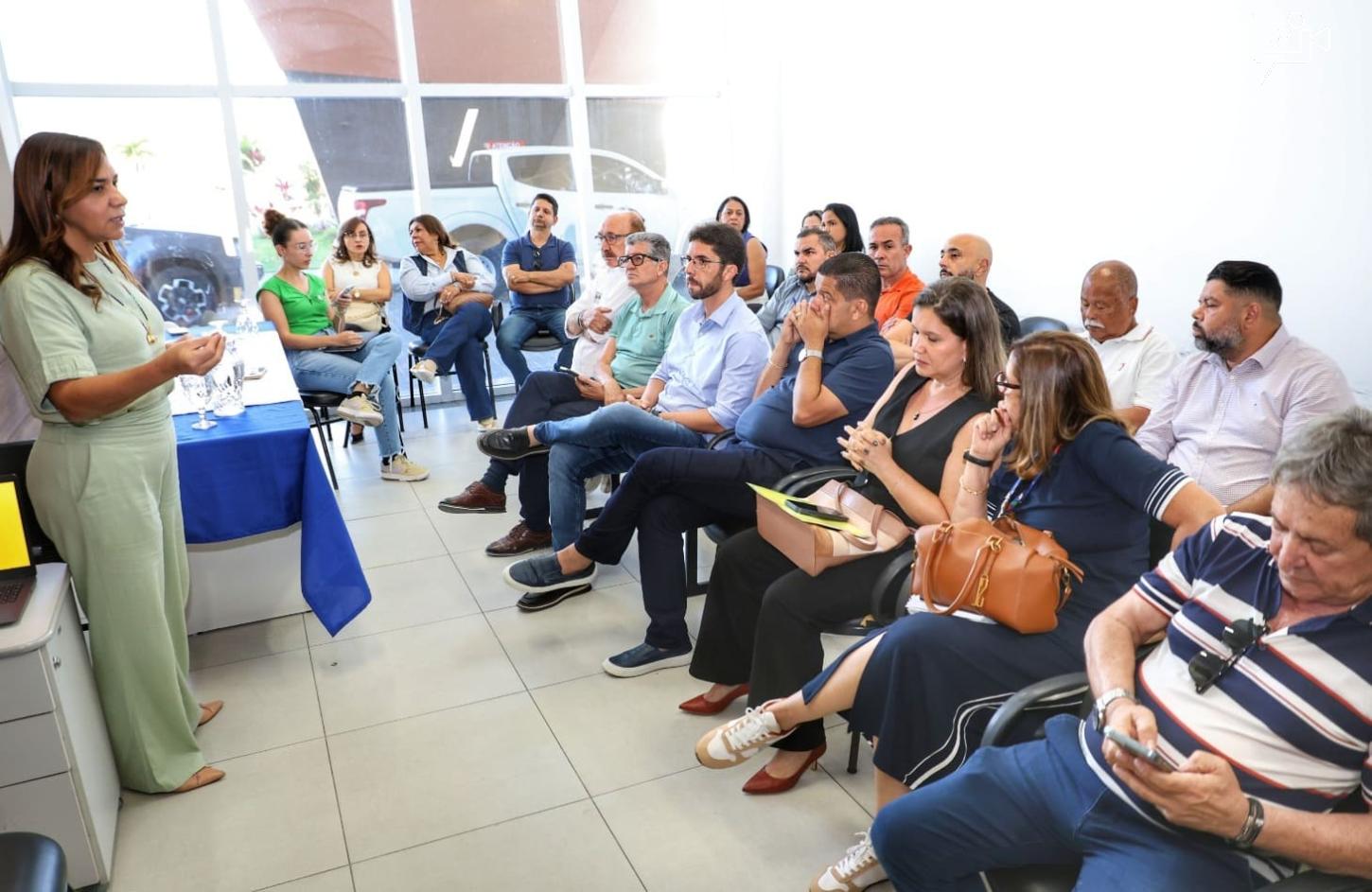 Secretária da Saúde se reúne com prefeitos e apresenta novo modelo assistencial do Hospital Dom Antônio Monteiro, em Senhor do Bonfim