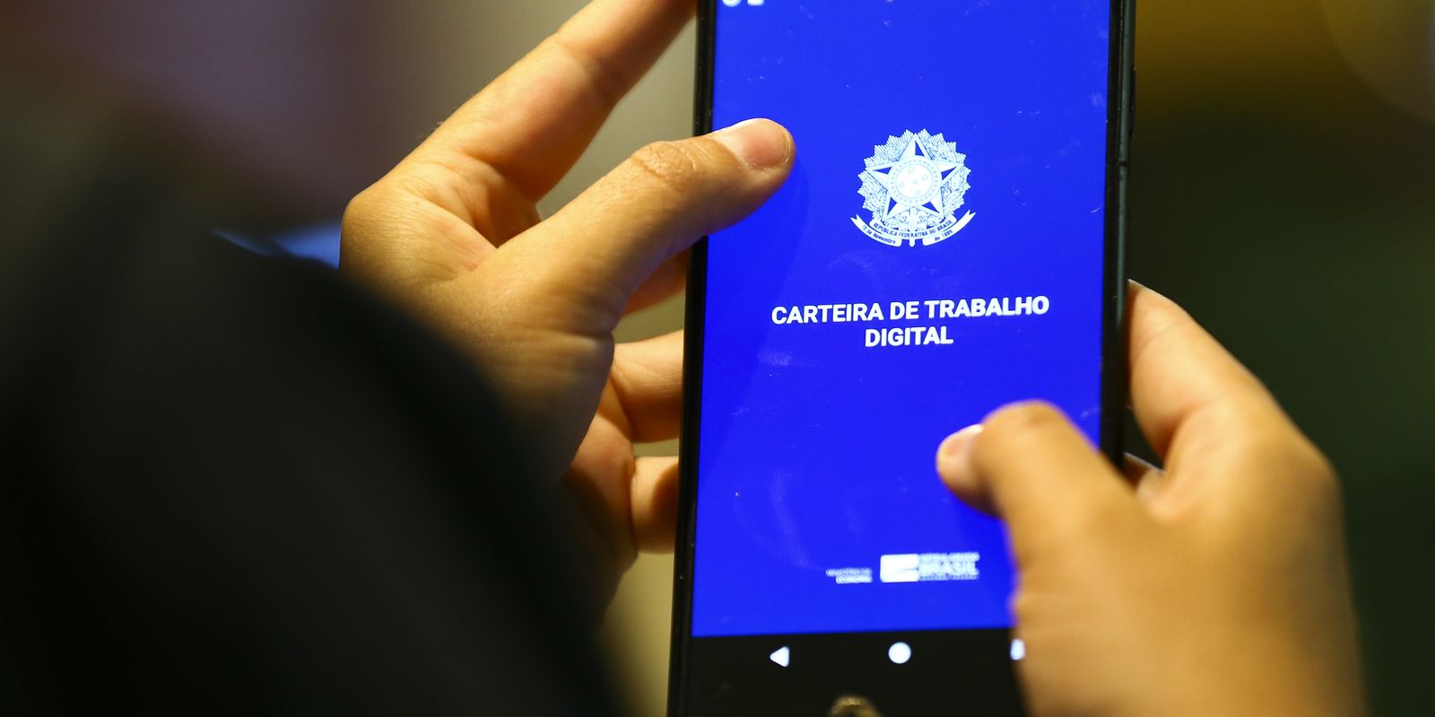 Mercado de trabalho formal cresce impulsionado pela expansão do serviço público
