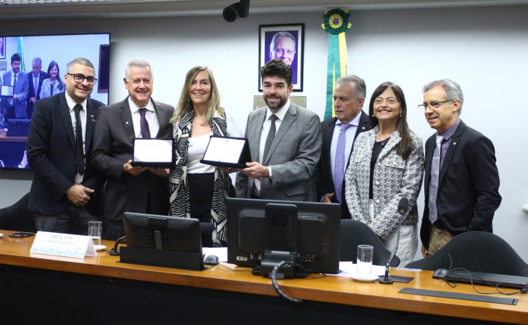 Prioridade para testes clínicos com polilaminina no tratamento de lesão medular é defendida na Câmara