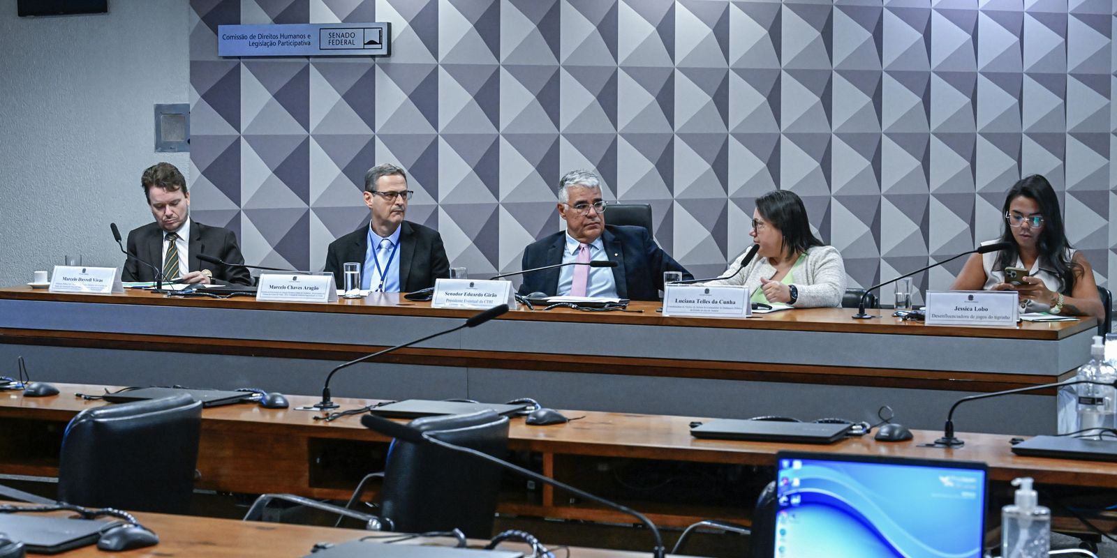 Defensores públicos solicitam regras mais rígidas para a publicidade das bets