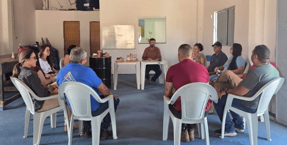 Comissão organizadora na sede da Associação Comunitária e dos Produtores Rurais de Pinhões