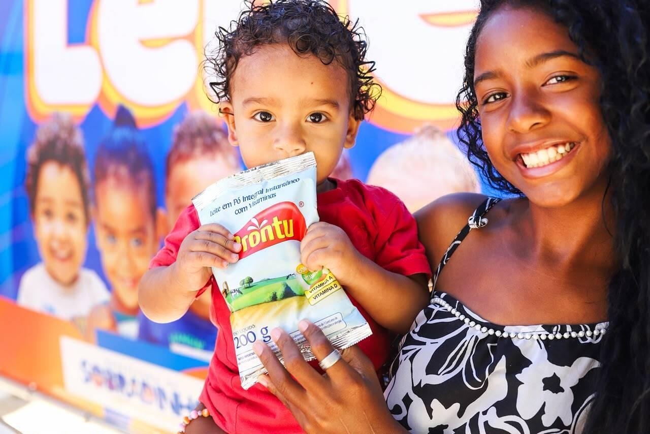 O Programa do Leite atende crianças de 6 meses a 3 anos de idade e idosos