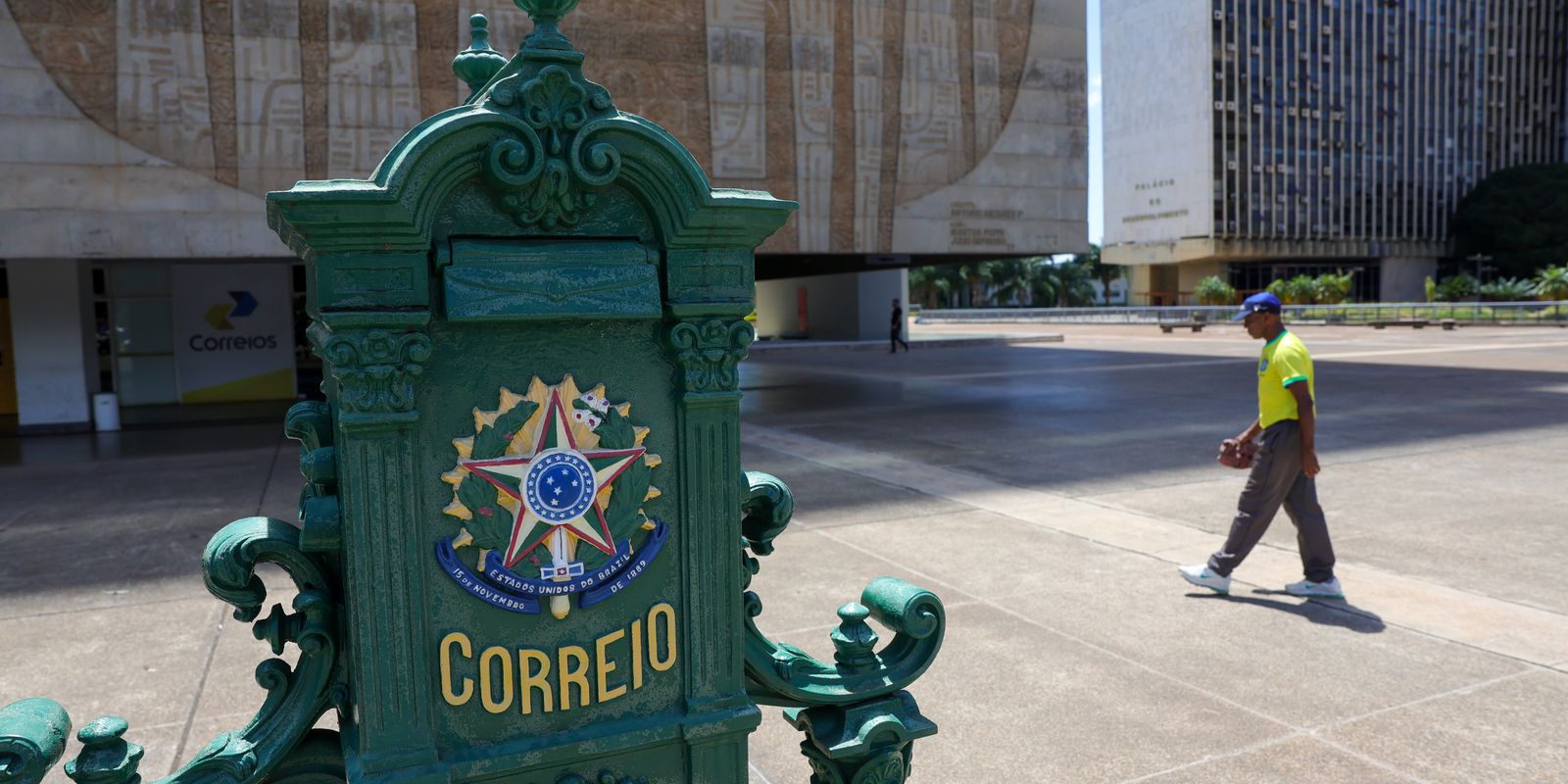 TCU alerta governo federal sobre o risco fiscal dos Correios e cobra compensação de custos