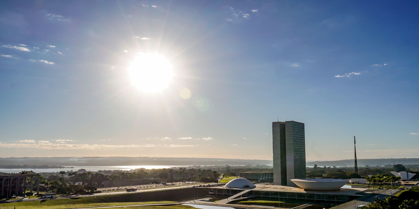 Congresso analisa o fim da escala 6x1 e isenção em compras internacionais