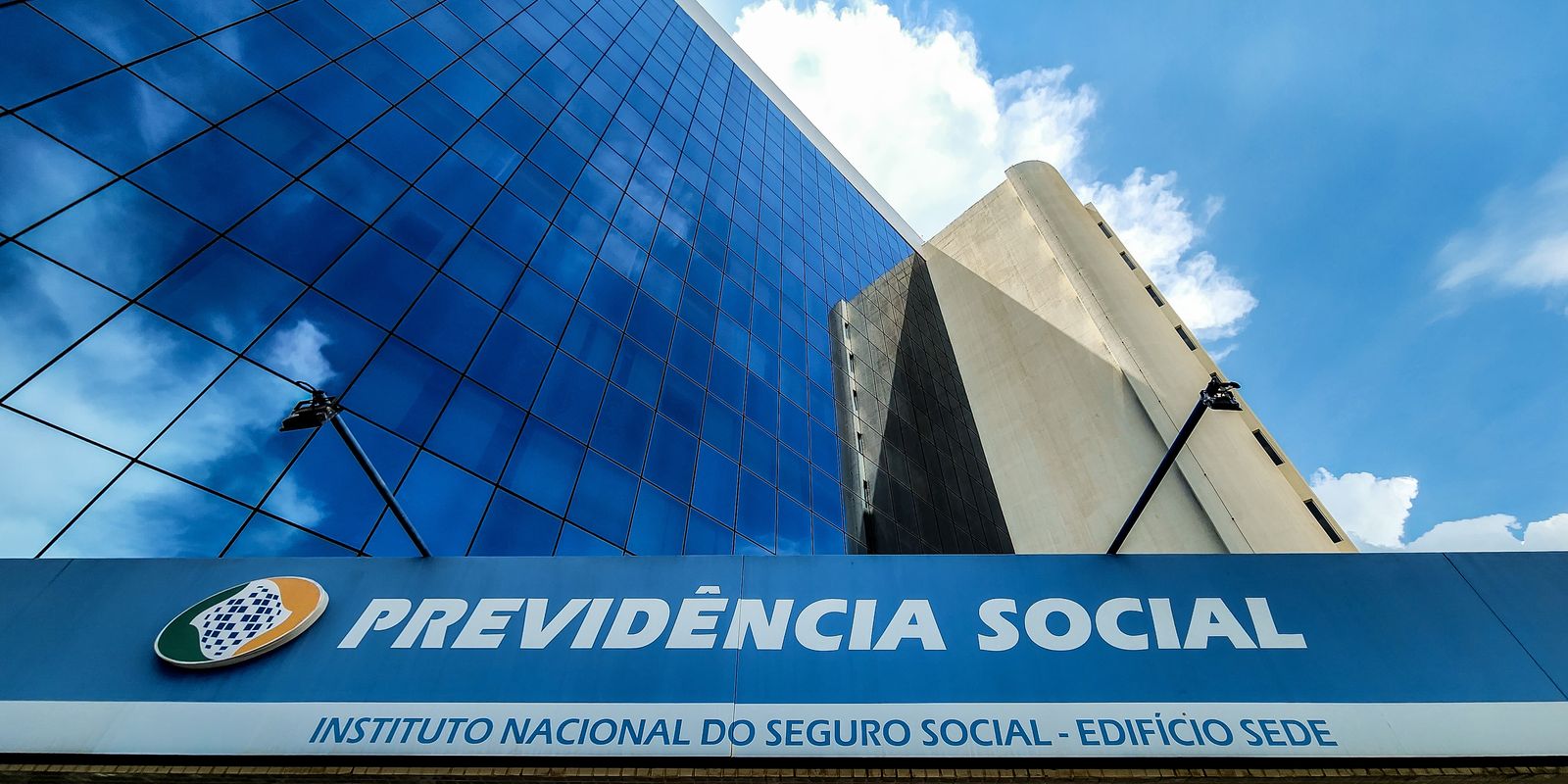 Como funciona a isenção de carência do INSS para 18 doenças graves