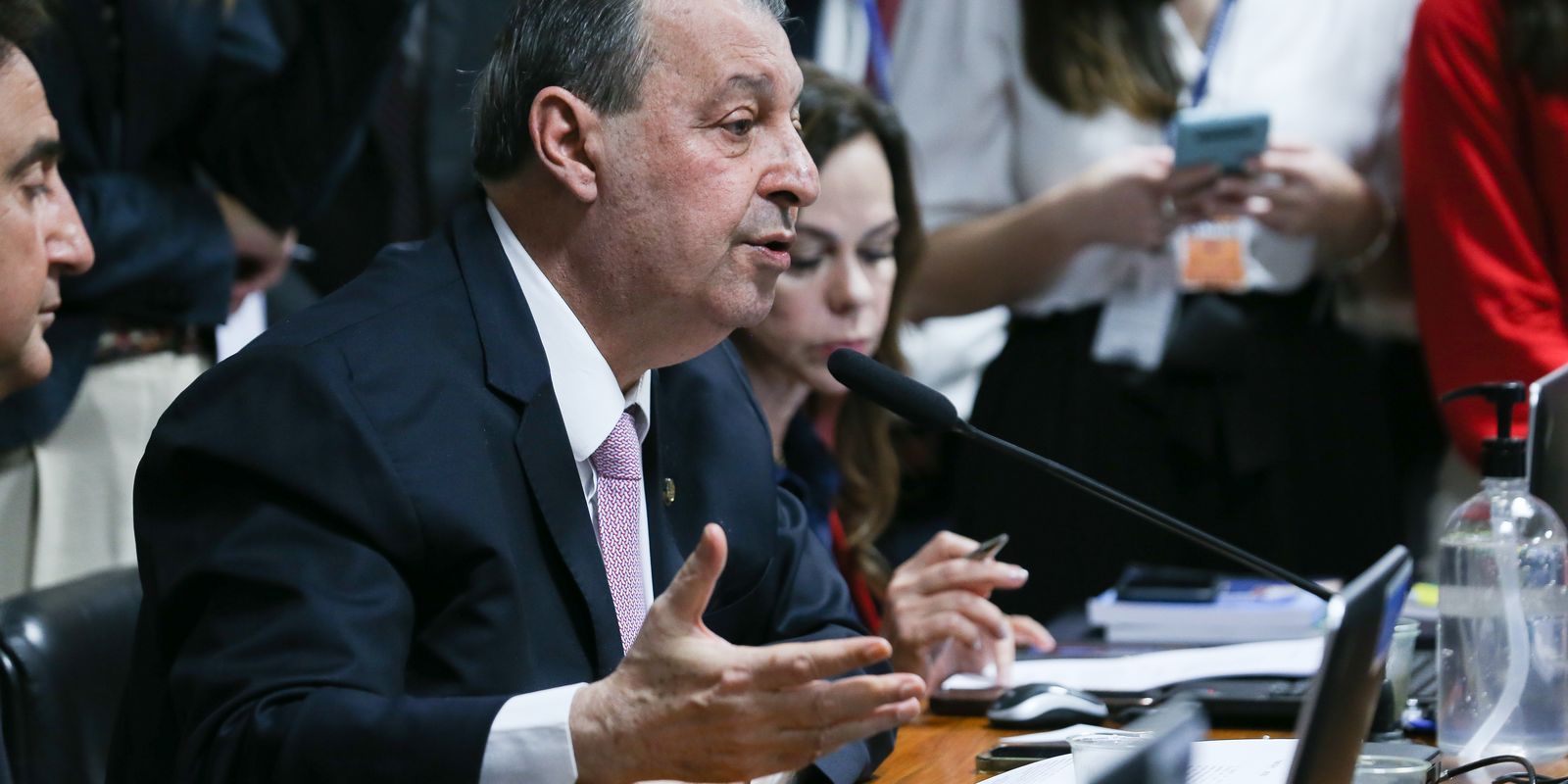 Relator da CCJ do Senado apoia a PEC do fim da escala 6x1