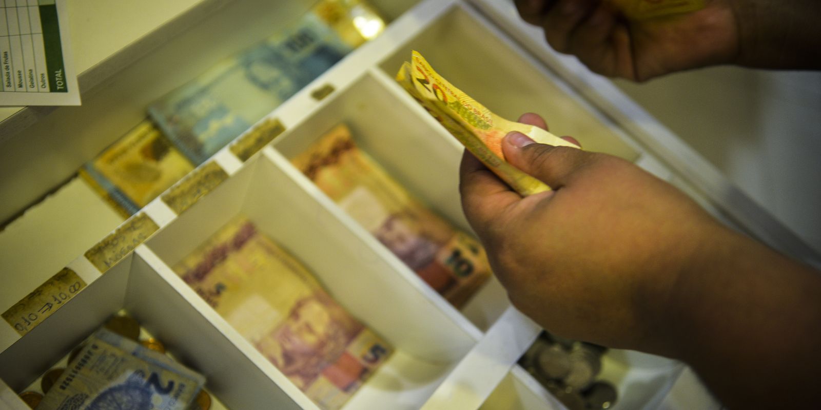 Abono salarial libera último lote para nascidos em novembro e dezembro