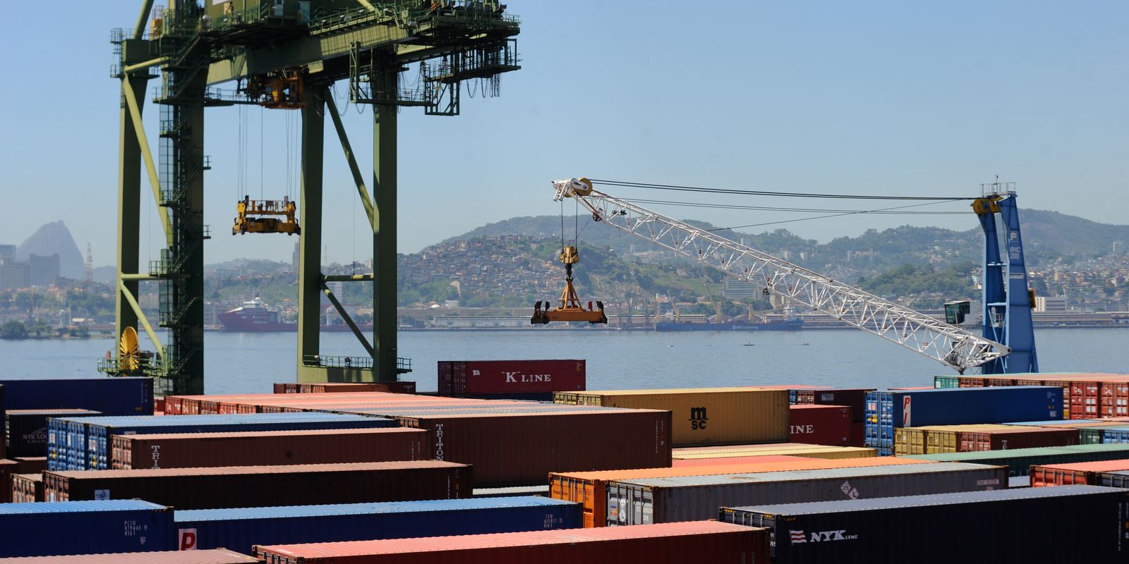 Balança comercial registra superávit de US$ 7,4 bilhões no mês de agosto
