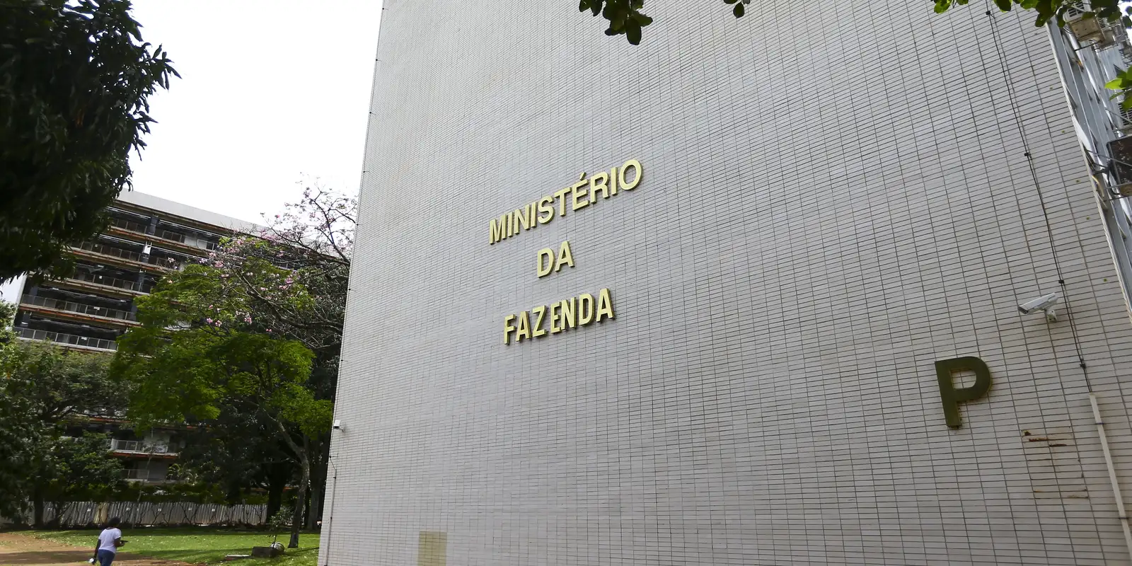 Governo reduz projeção do PIB para 2% em 2026 após impacto de juros altos
