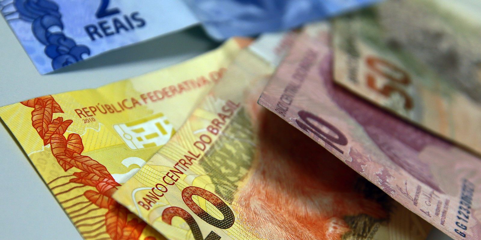 Juros e inadimplência sobem para as famílias brasileiras em agosto
