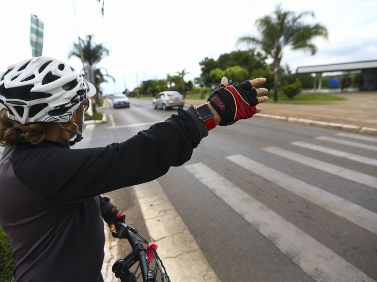 Projeto de lei propõe pena maior para motorista que matar pedestre ou ciclista