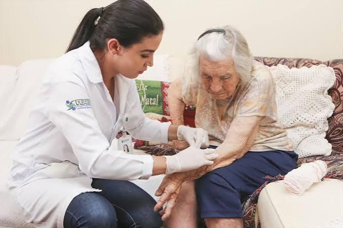 Na divisa com o Paraná, Ourinhos tem no SUS a chance de levar cuidado à casa de cada idoso que não pode sair