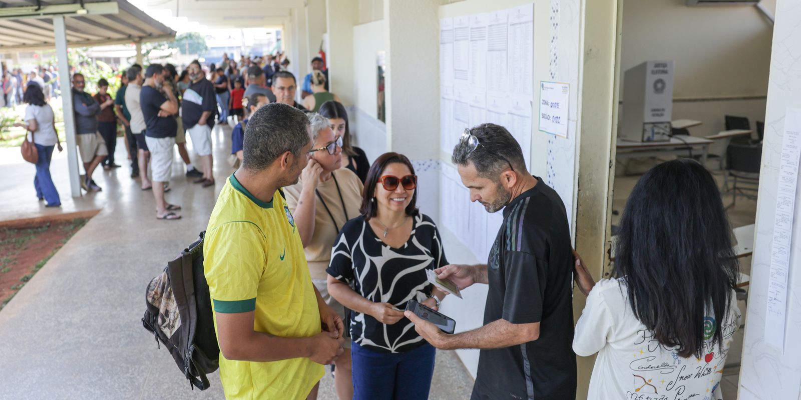Lei garante o direito ao voto do trabalhador sem desconto no salário