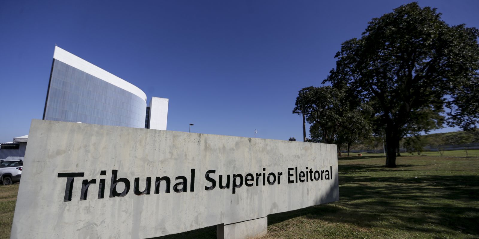 TSE determina suspensão de site com criptomoedas por apoio a Flávio