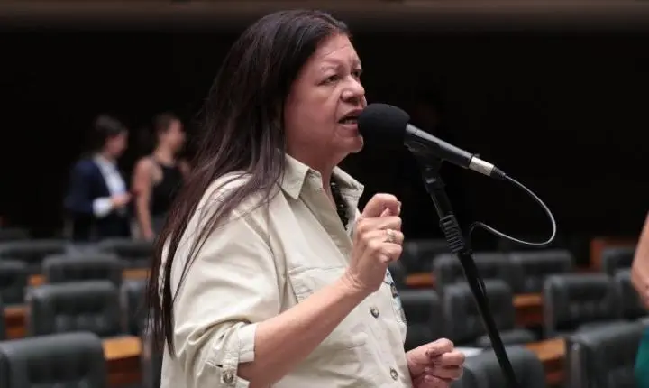 Câmara dos Deputados aprova piso de R$ 5,5 mil para assistentes sociais; proposta segue para o Senado