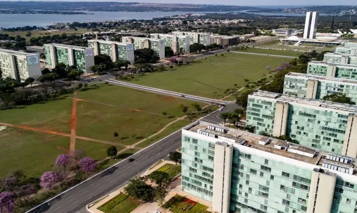 Governo adia ponto facultativo do Dia do Servidor Público para sexta-feira