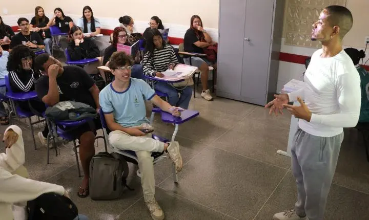 Estudantes com inscrição automática no Enem 2026 devem escolher idioma até dia 18