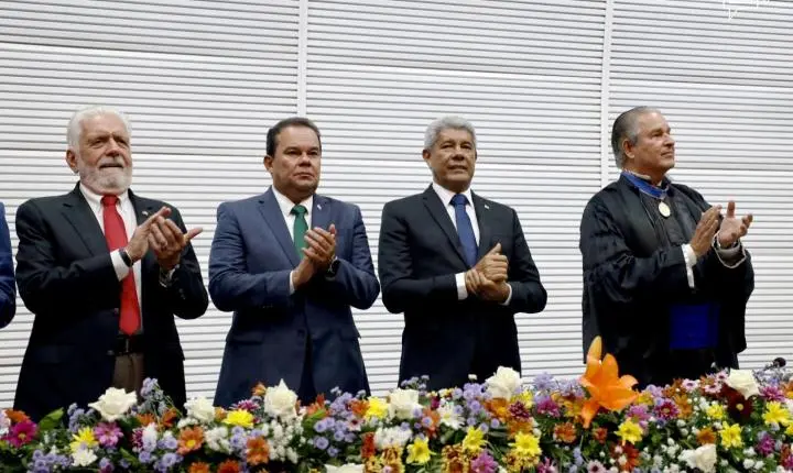 Governador destaca papel da Justiça Eleitoral durante posse da nova presidência do TRE-BA