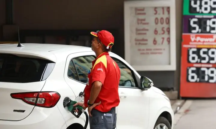 Governo planeja usar arrecadação extra de petróleo para desonerar combustíveis