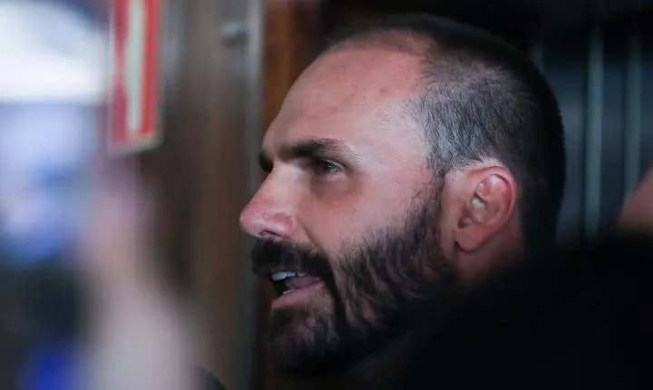 Moraes vota pela condenação de Eduardo Bolsonaro por difamação